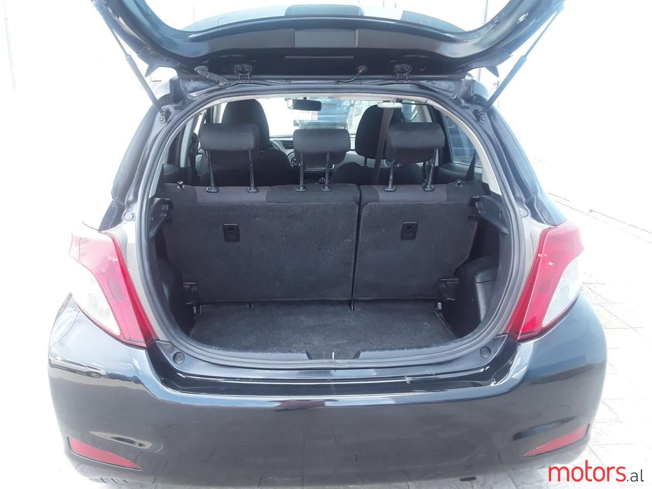 2012' Toyota Yaris photo #2