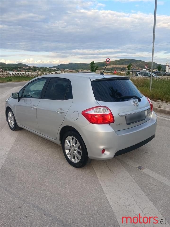2012' Toyota Auris photo #4