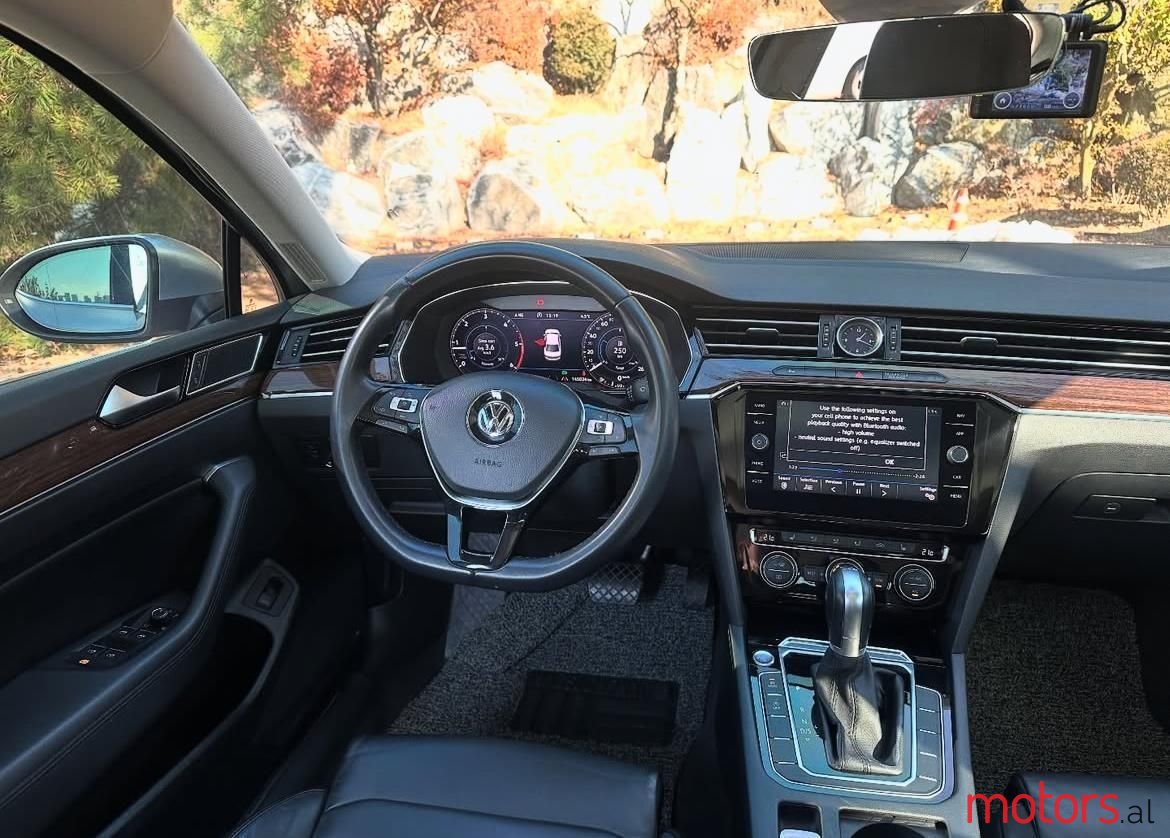 2018' Volkswagen Passat photo #6