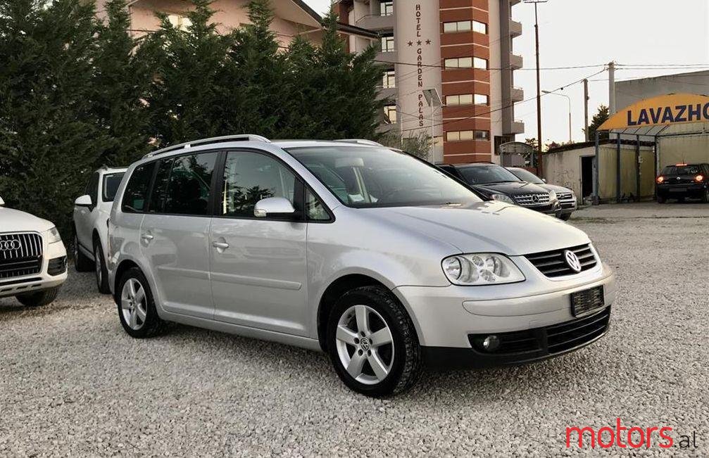 2005' Volkswagen Touran photo #1