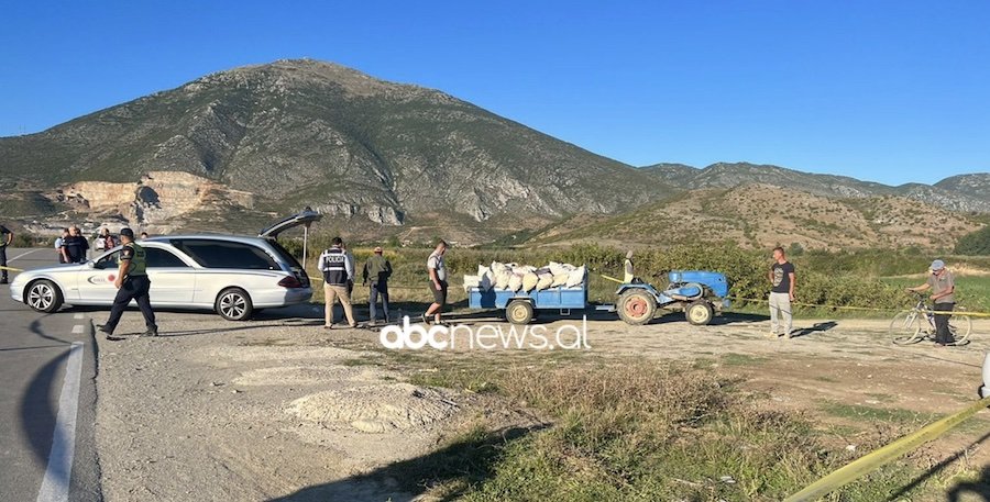 Aksidenti me dy viktima në Korçë, gruaja fatkeqe ishte sipër thasëve në traktor, shoferi motorit vdiq rrugës për në spital