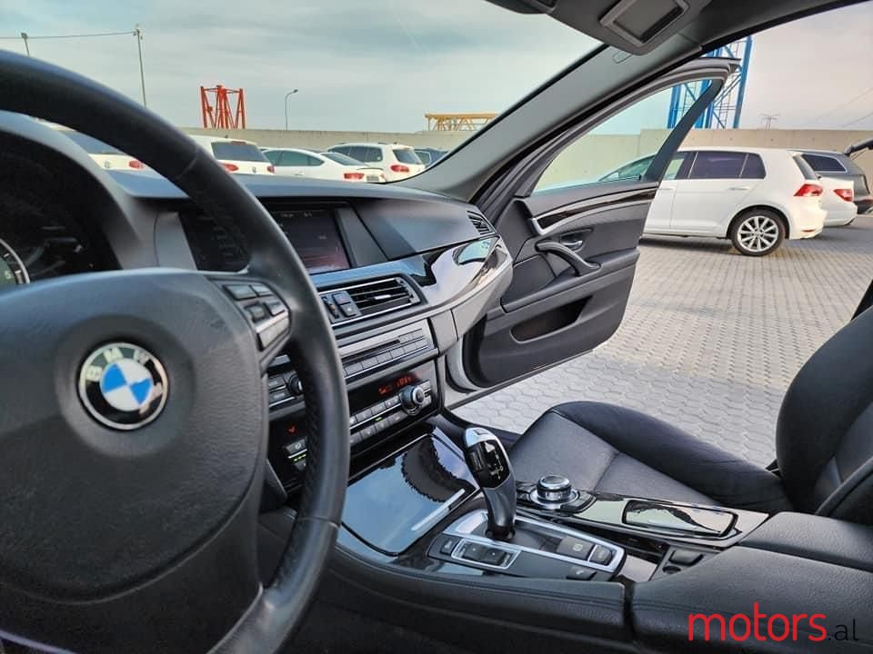 2012' BMW 520 photo #5