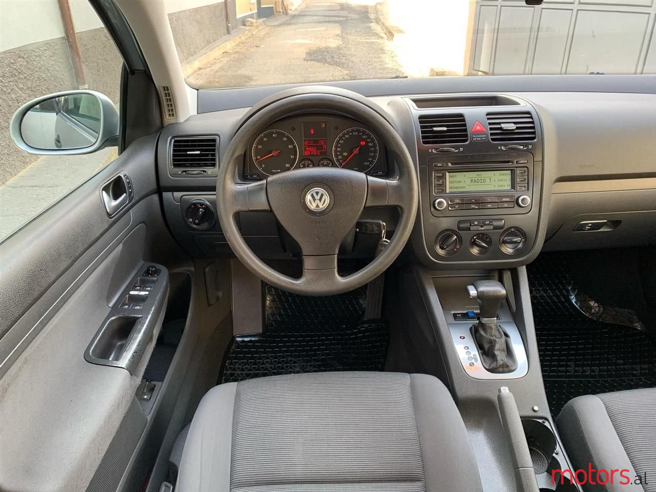 2005' Volkswagen Golf photo #6