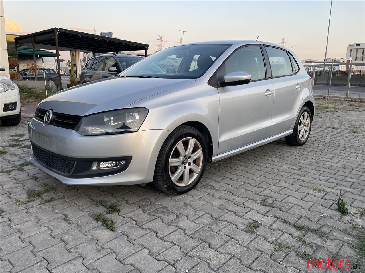 2011' Volkswagen Polo photo #1