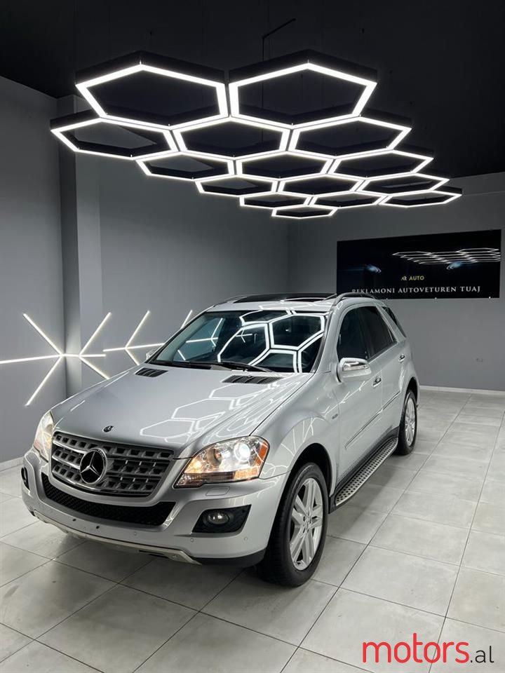 2010' Mercedes-Benz 350 photo #5