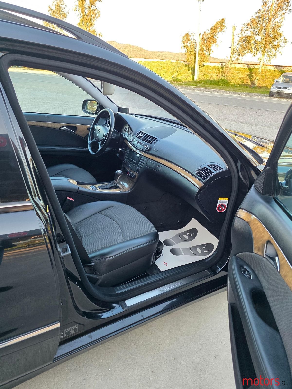 2008' Mercedes-Benz E 200 photo #2