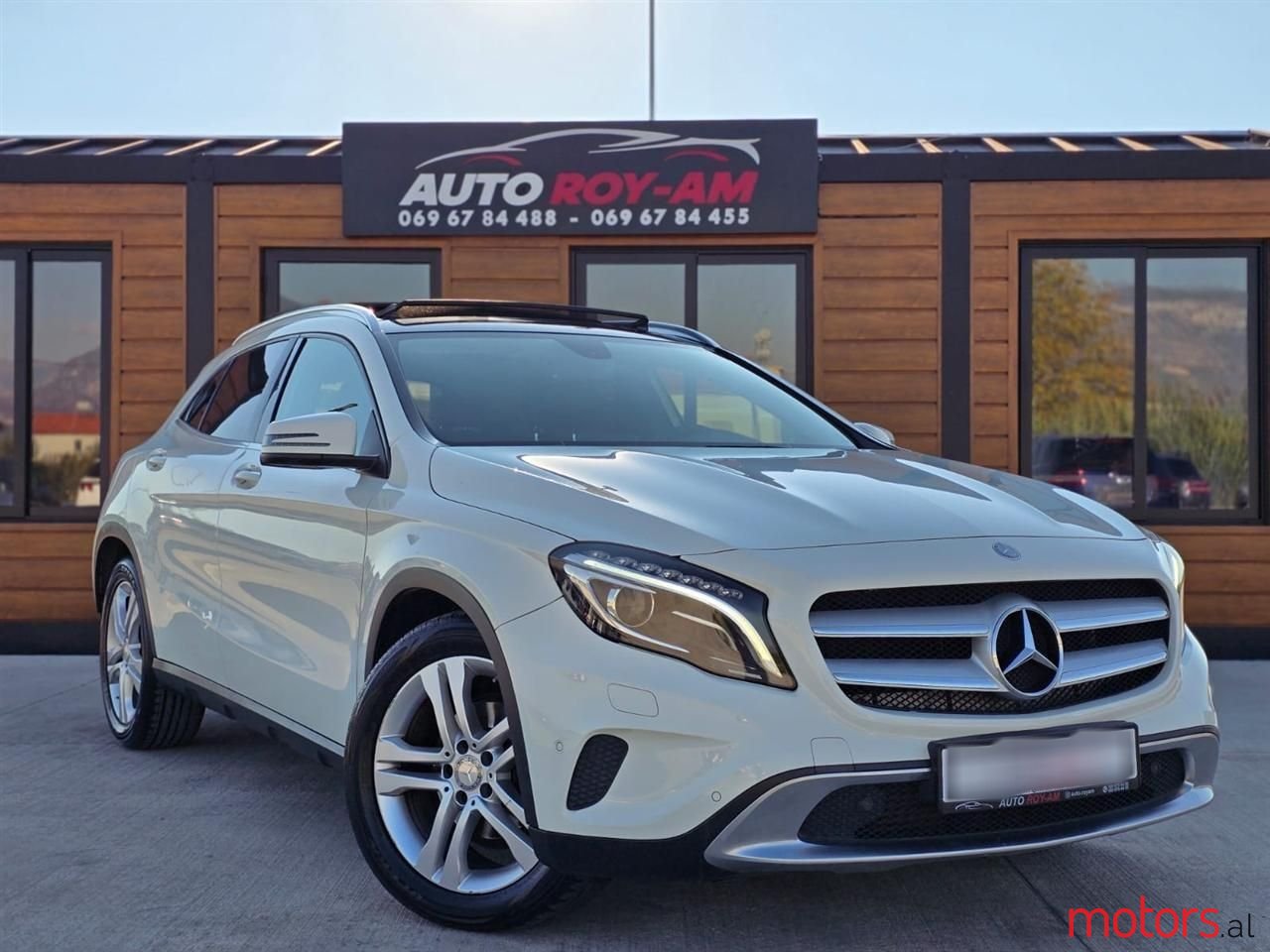 2015' Mercedes-Benz GLA 220 photo #1