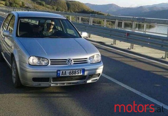 2001' Volkswagen Golf photo #1