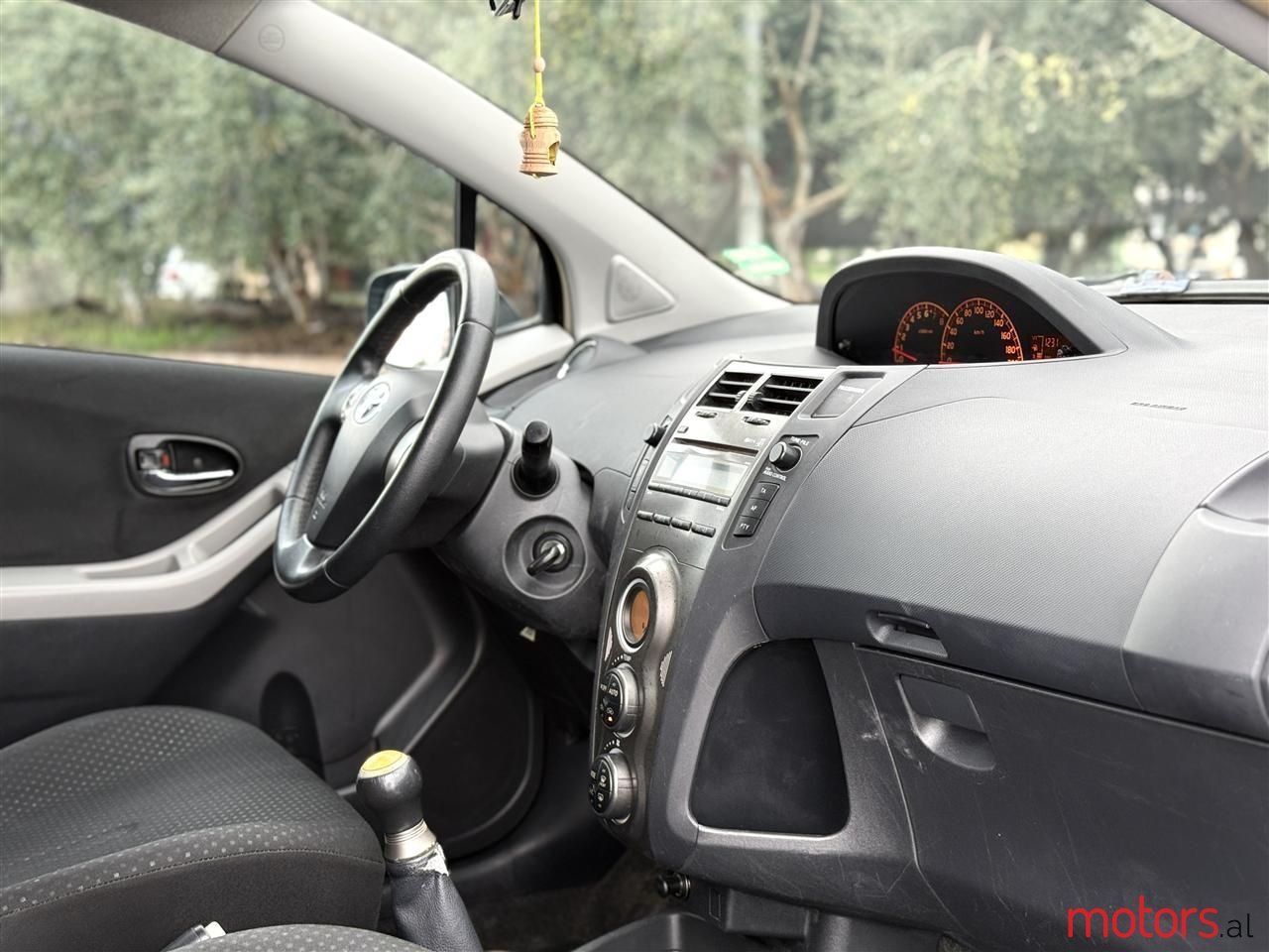 2012' Toyota Yaris photo #6