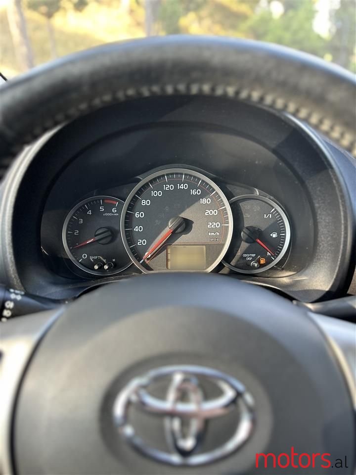 2014' Toyota Yaris photo #6