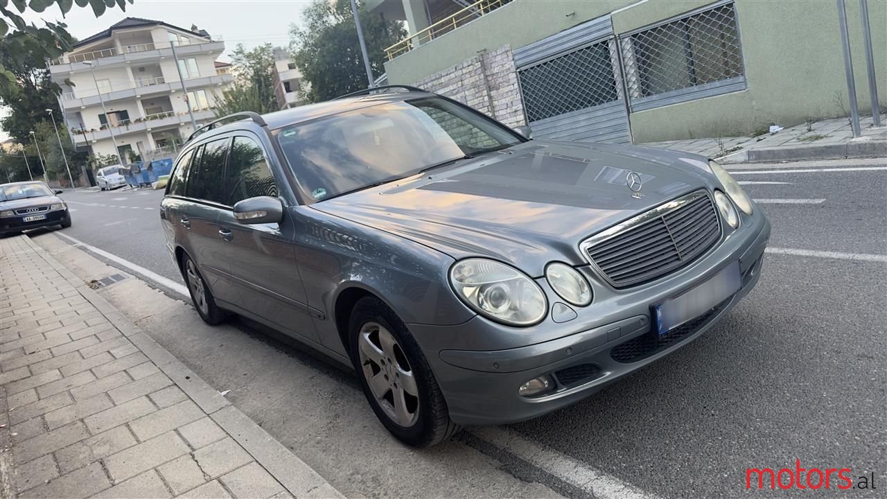 2005' Mercedes-Benz E 220 photo #4