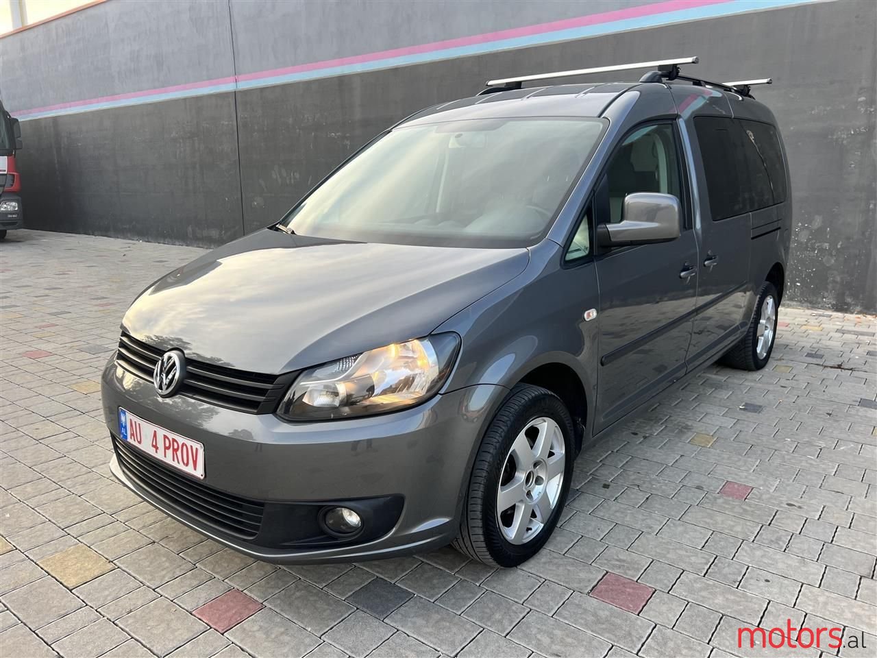 2011' Volkswagen Caddy photo #1