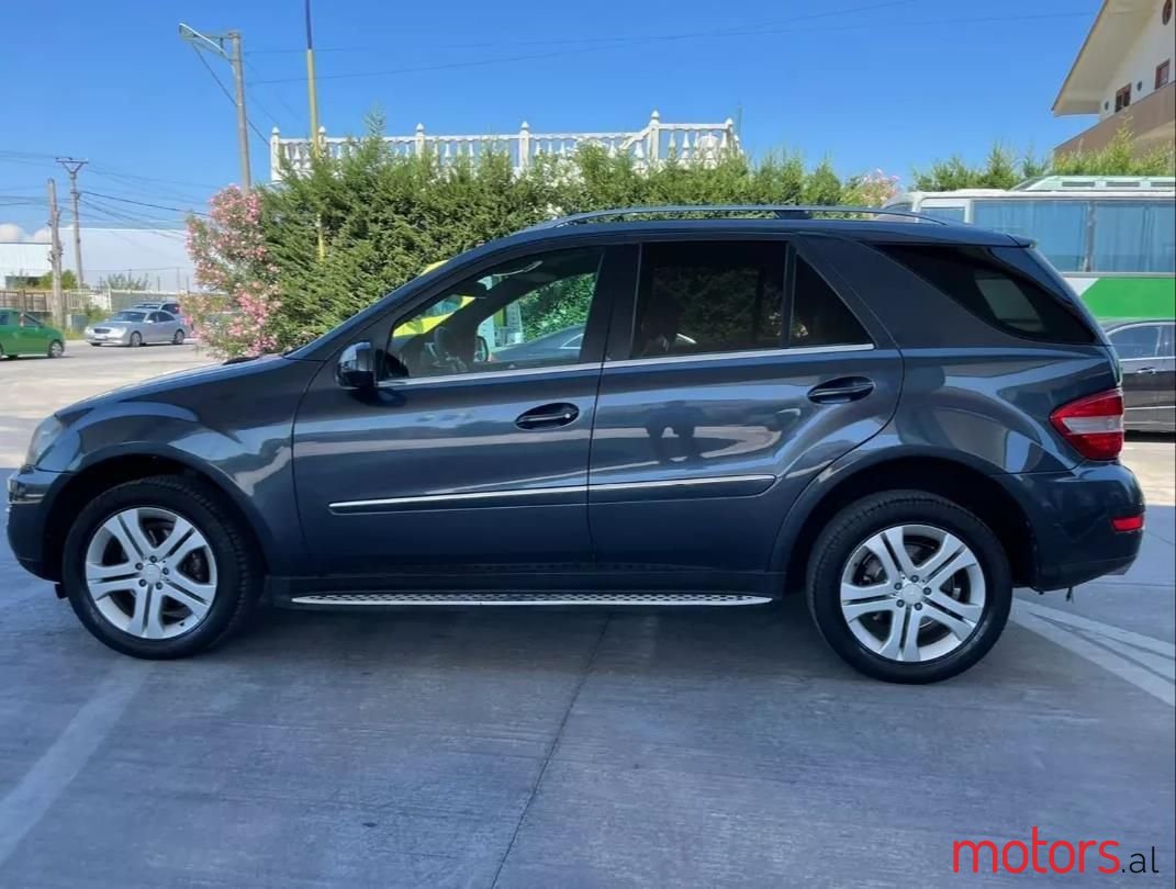 2010' Mercedes-Benz ML 350 photo #2