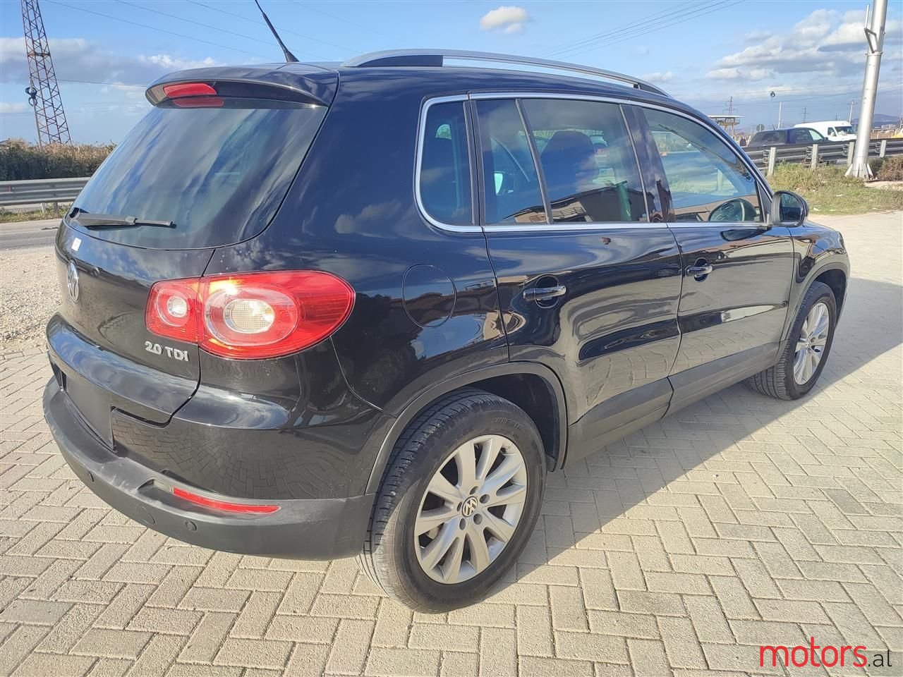 2010' Volkswagen Tiguan photo #5