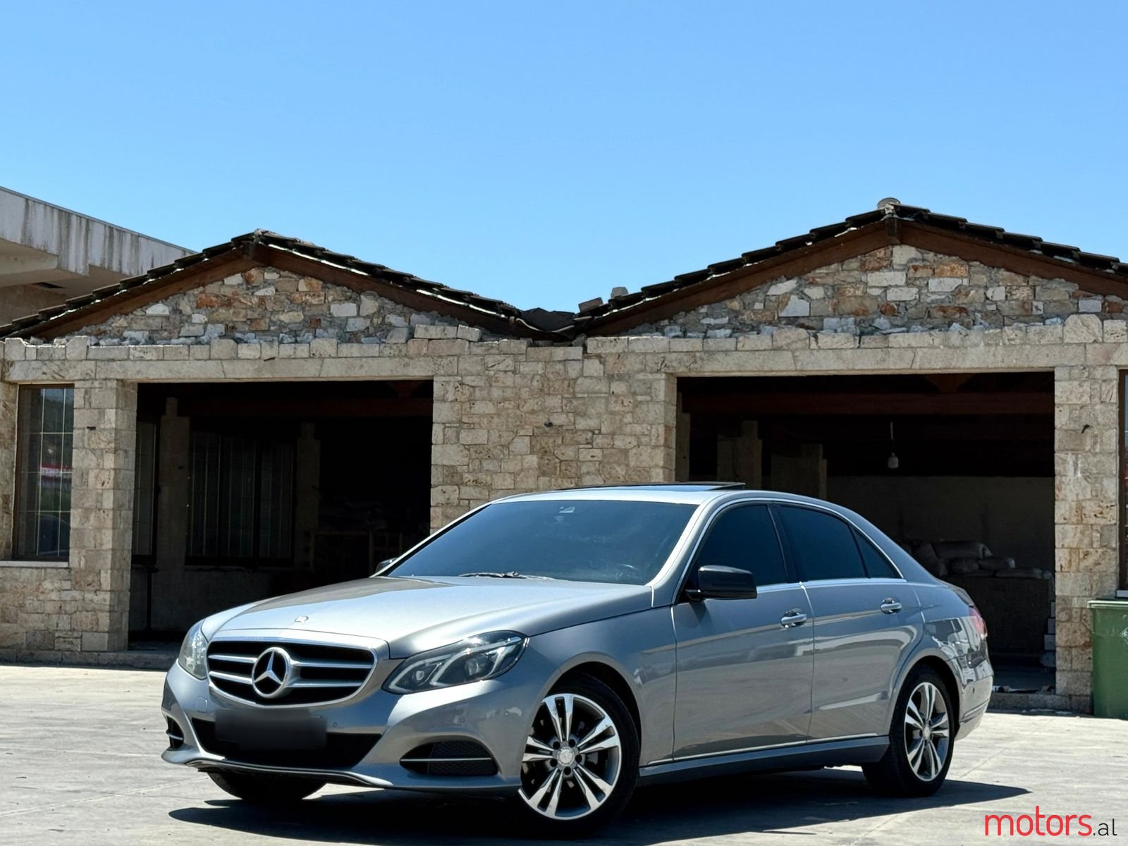 2015' Mercedes-Benz E 220 photo #1