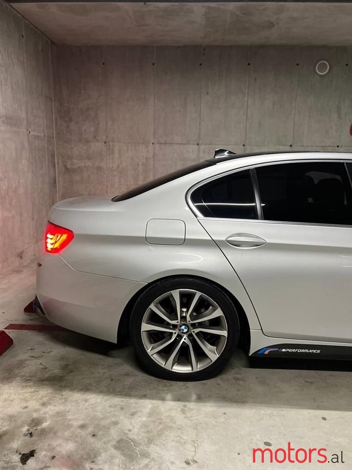 2012' BMW 520 photo #6