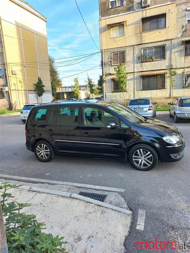 2006' Volkswagen Touran photo #1