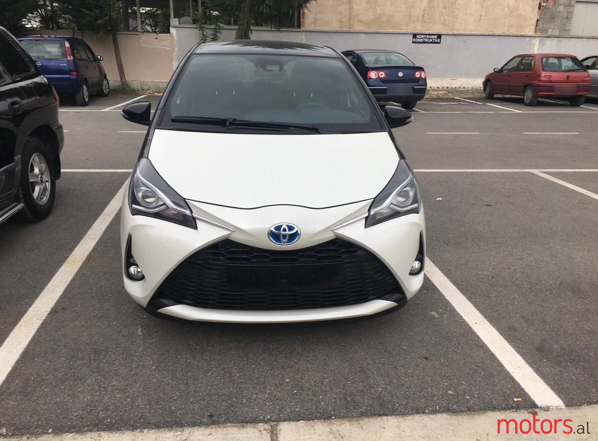 2017' Toyota Yaris photo #5