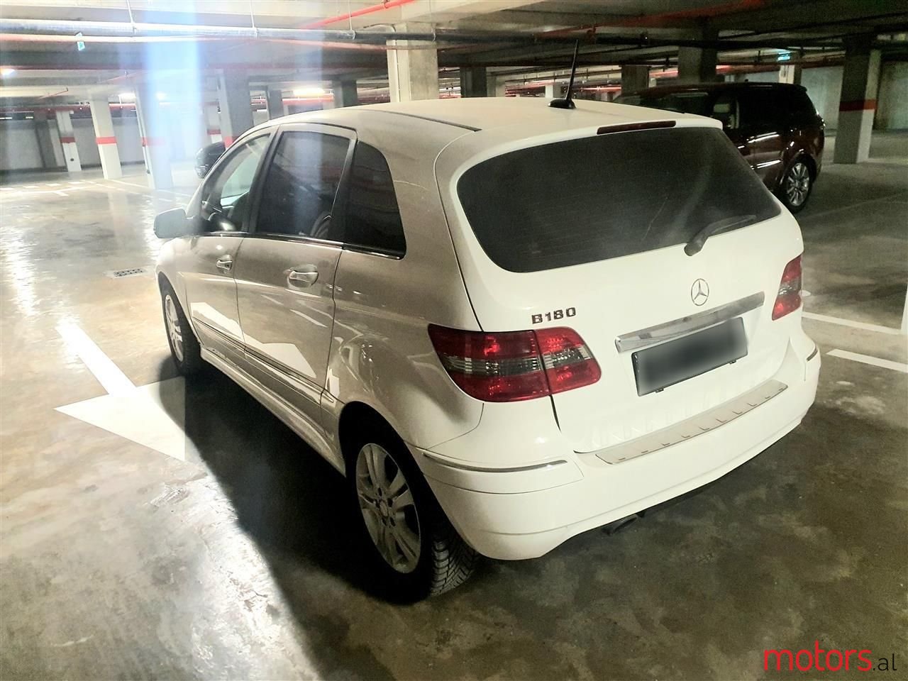 2011' Mercedes-Benz B 180 photo #3