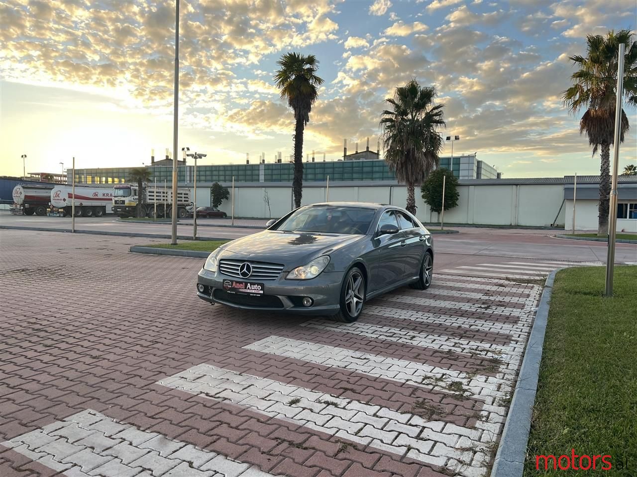 2005' Mercedes-Benz CLS 320 photo #3