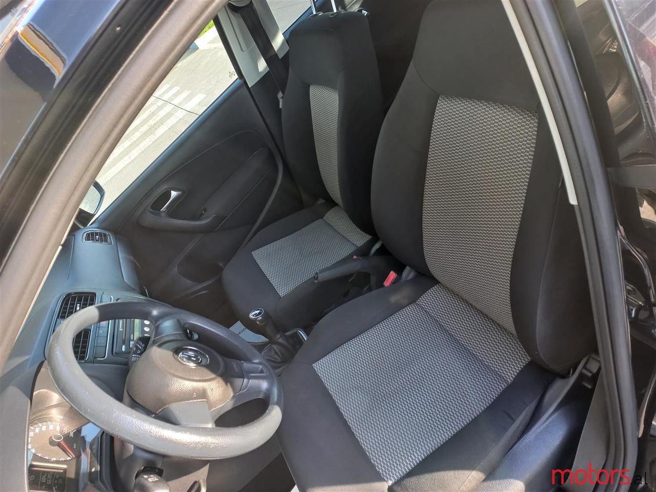 2012' Volkswagen Polo photo #3