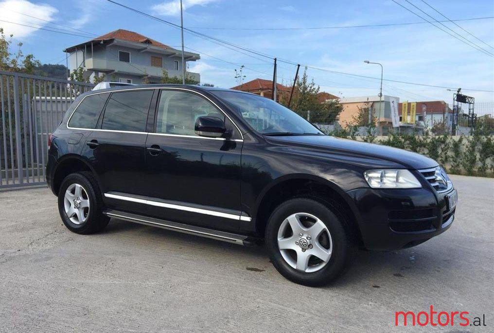 2005' Volkswagen Touareg photo #1