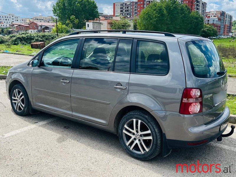 2007' Volkswagen Touran photo #6