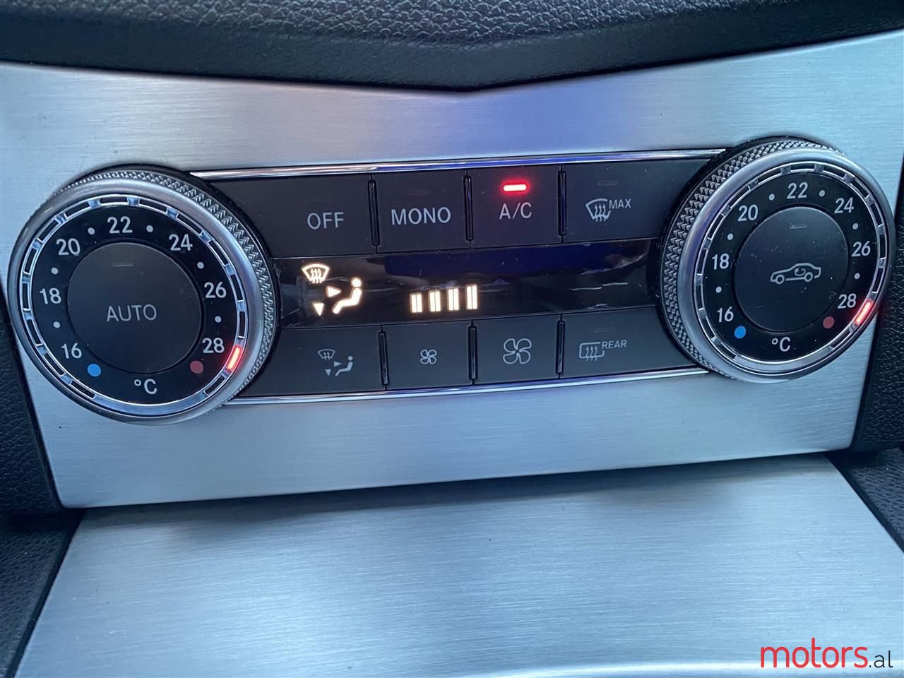 2009' Mercedes-Benz 200 photo #3