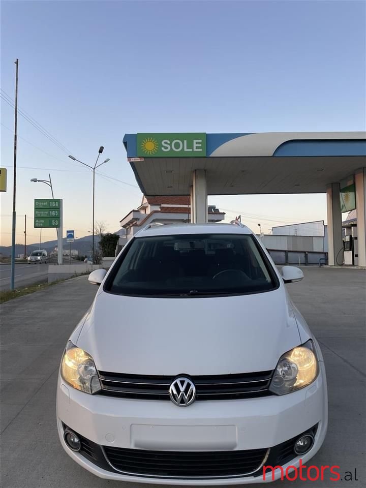 2012' Volkswagen Golf Plus photo #1