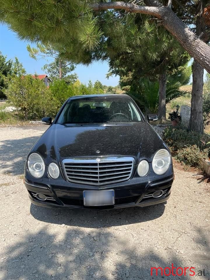 2009' Mercedes-Benz 300 photo #1