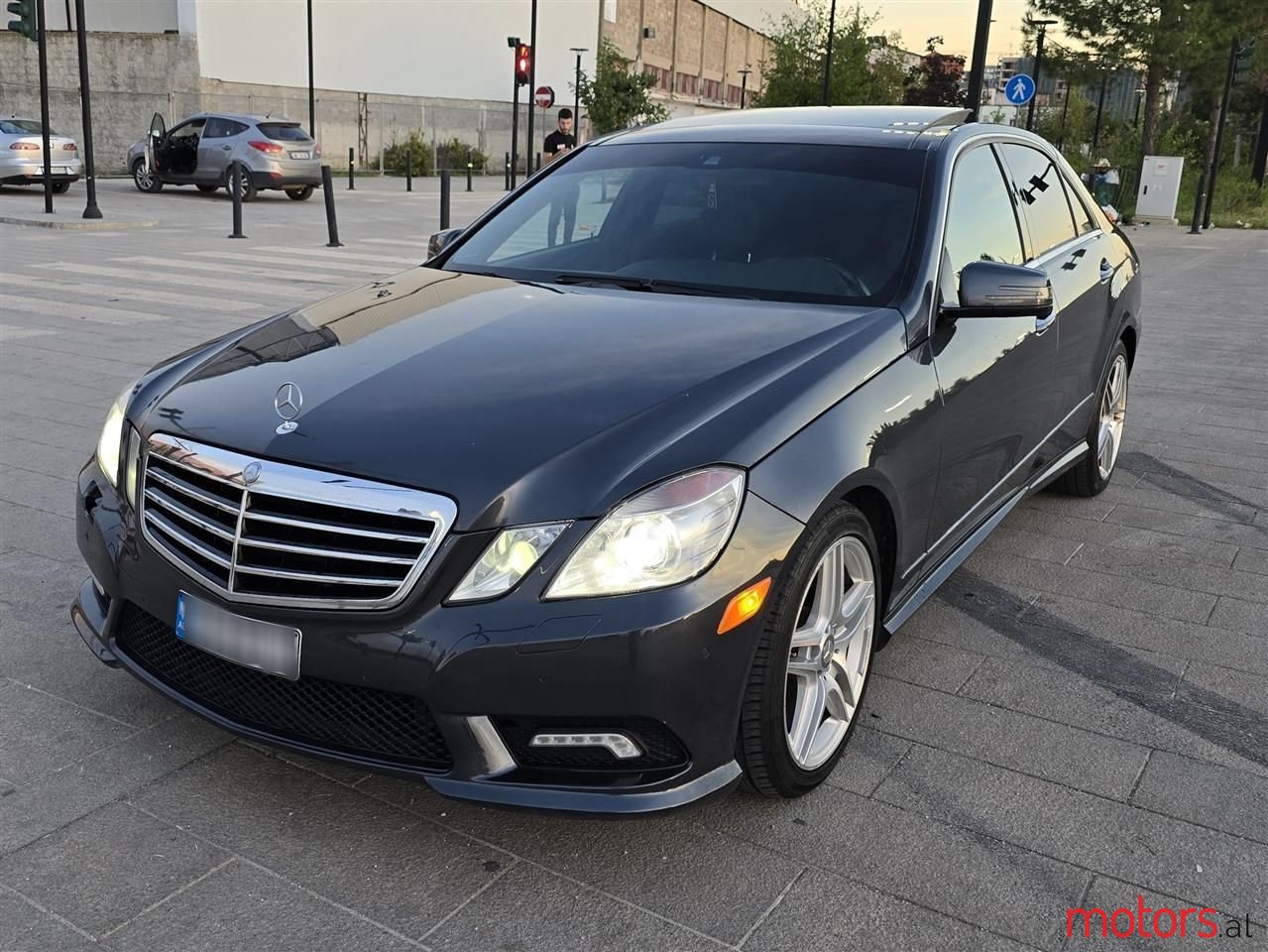 2011' Mercedes-Benz E 350 photo #1