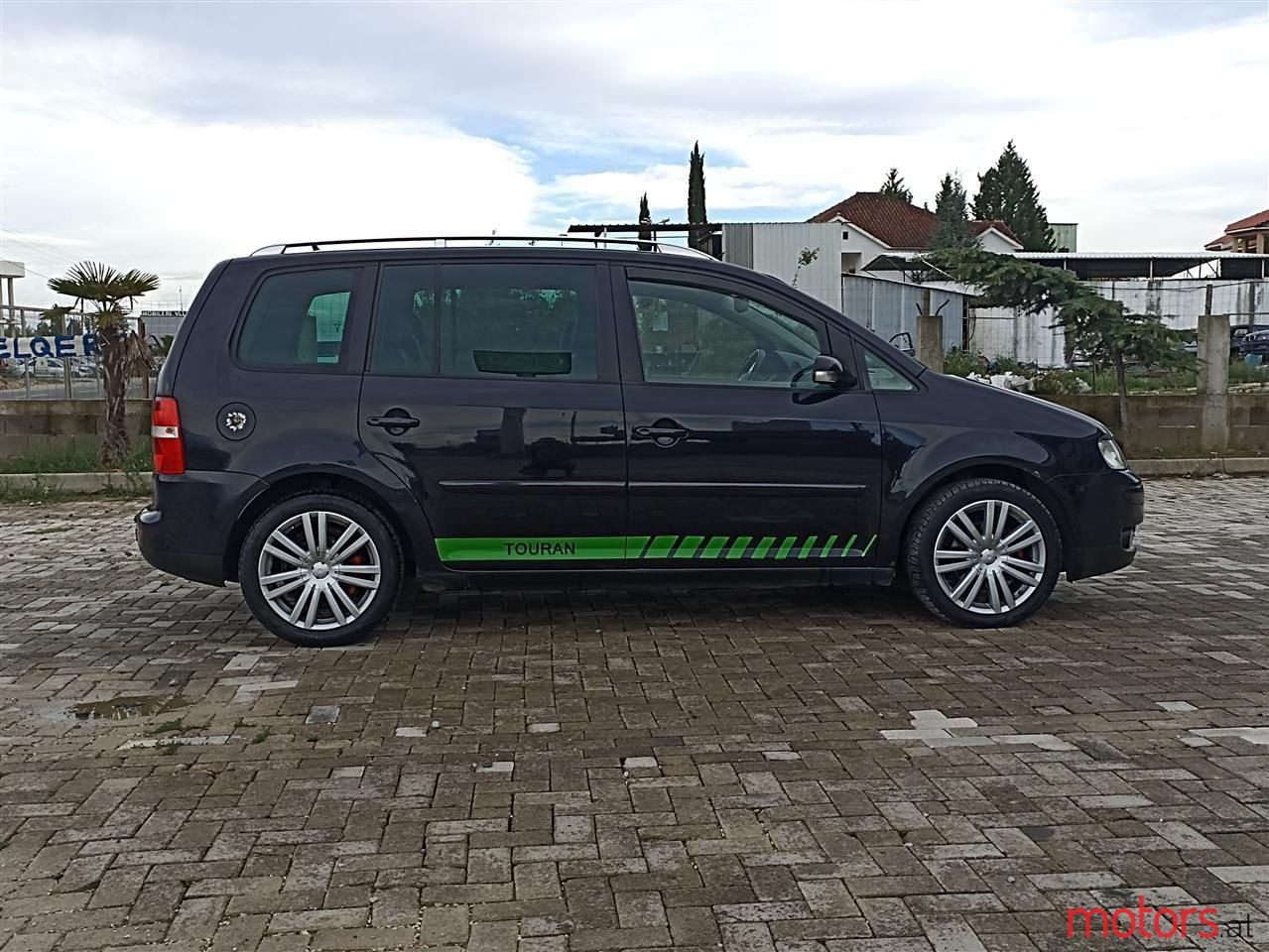 2005' Volkswagen Touran photo #3