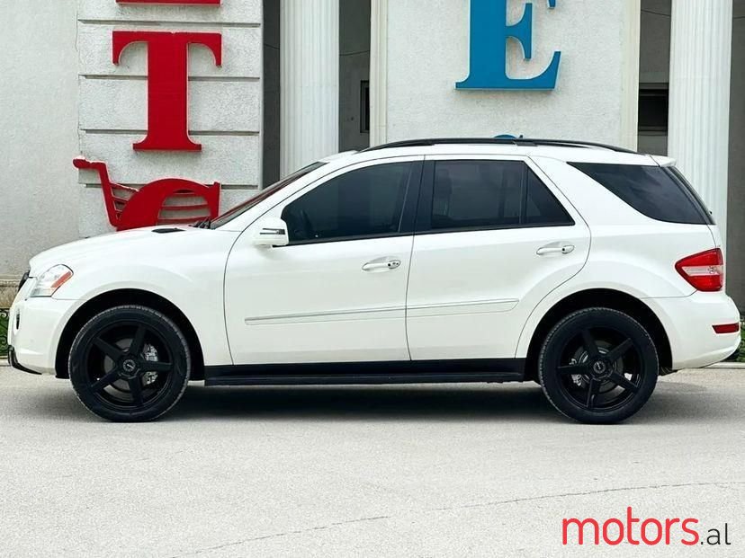 2011' Mercedes-Benz 350 photo #3