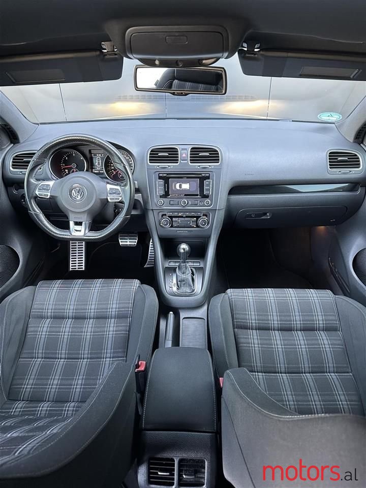 2010' Volkswagen Golf photo #5
