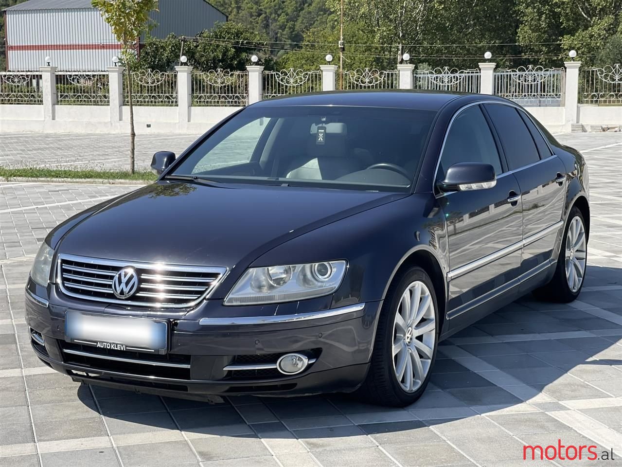 2009' Volkswagen Phaeton photo #1