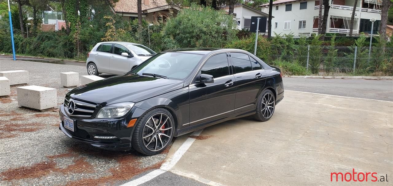 2011' Mercedes-Benz C 300 photo #4
