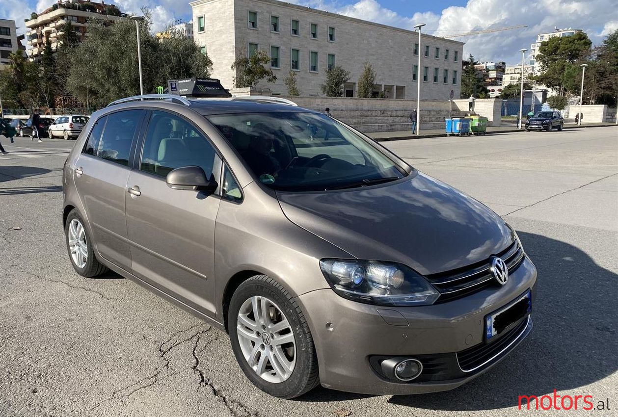 2009' Volkswagen Golf Plus photo #1