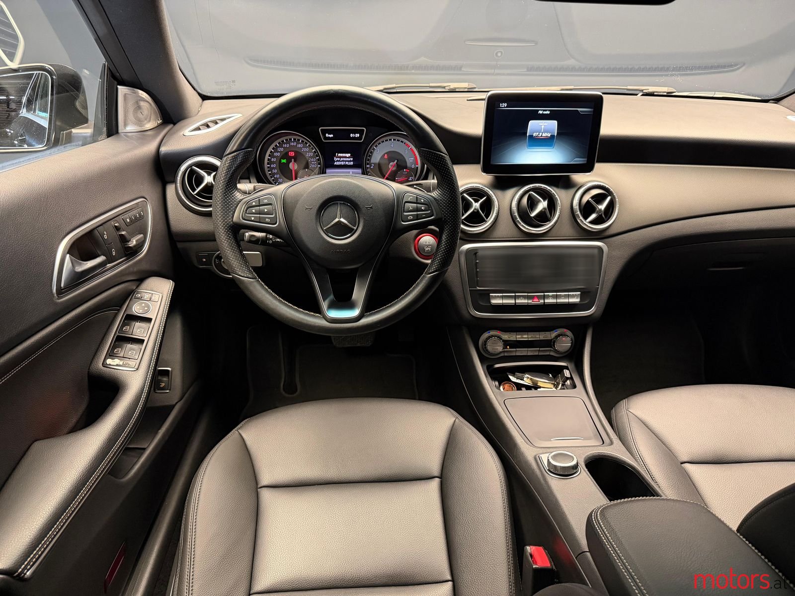 2016' Mercedes-Benz CLA 200 photo #2