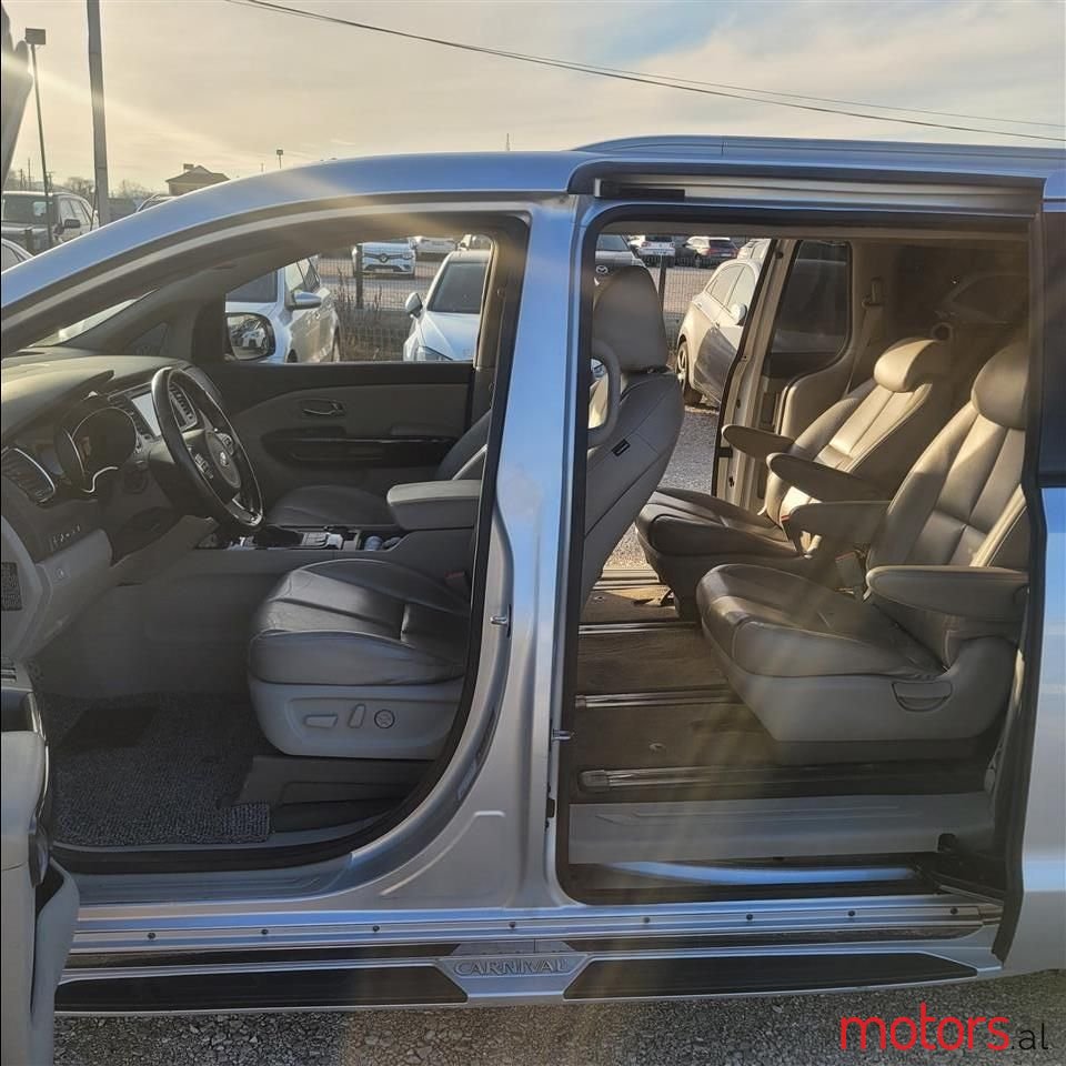 2014' Kia Carnival photo #3