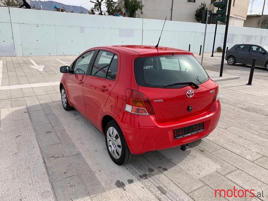 2009' Toyota Yaris photo #2