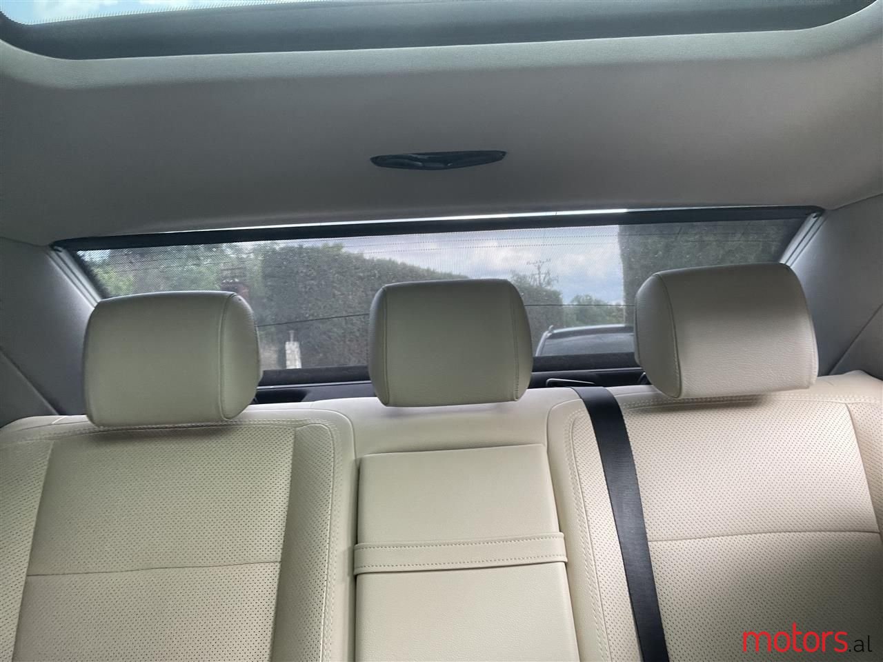 2011' Mercedes-Benz S 550 photo #3