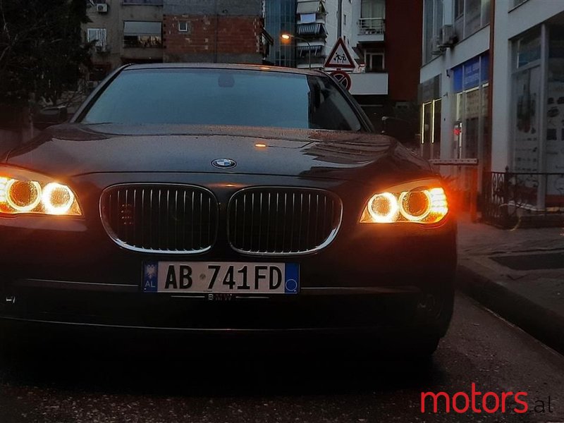 2011' BMW 750 photo #1