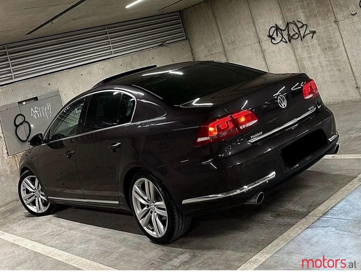 2011' Volkswagen Passat photo #4