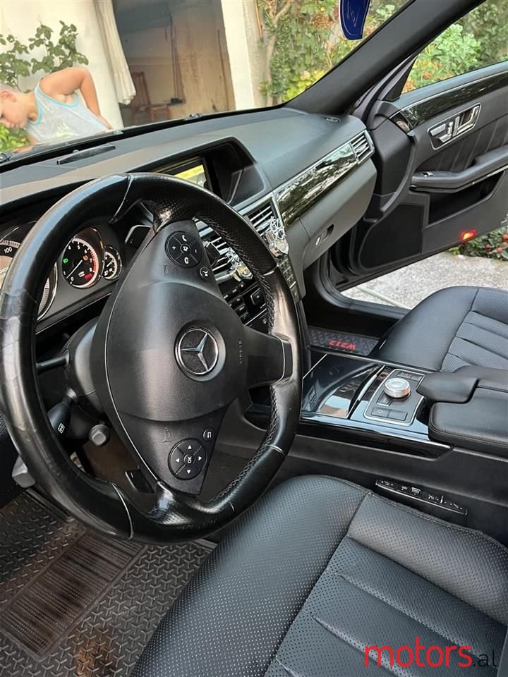 2012' Mercedes-Benz S 550 photo #2