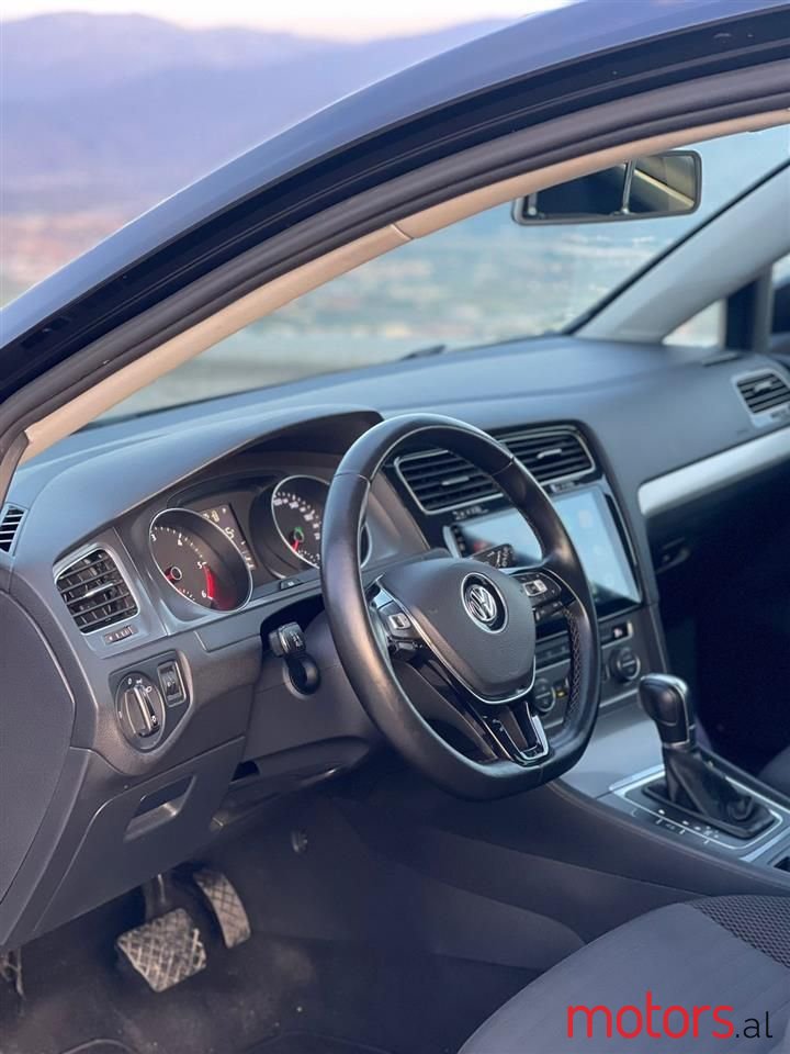 2013' Volkswagen Golf photo #4