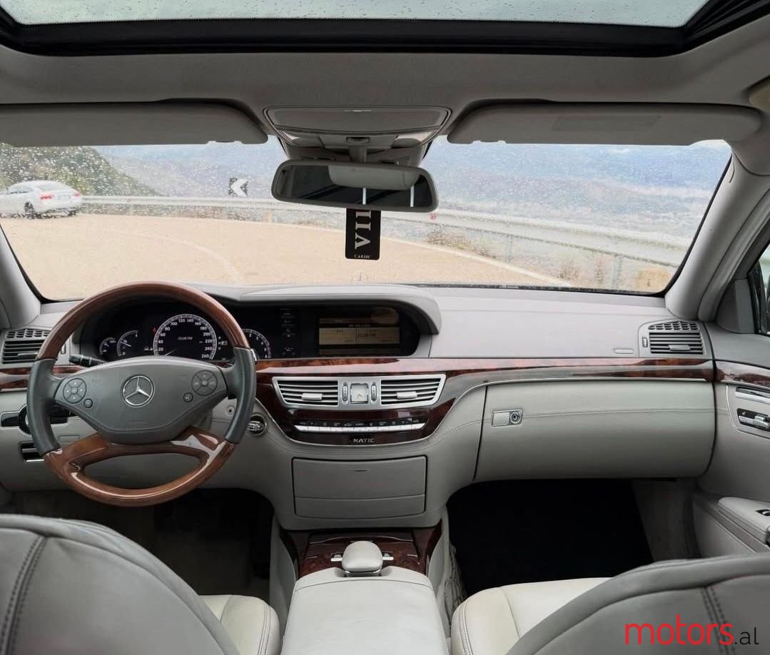 2011' Mercedes-Benz S 350 photo #3