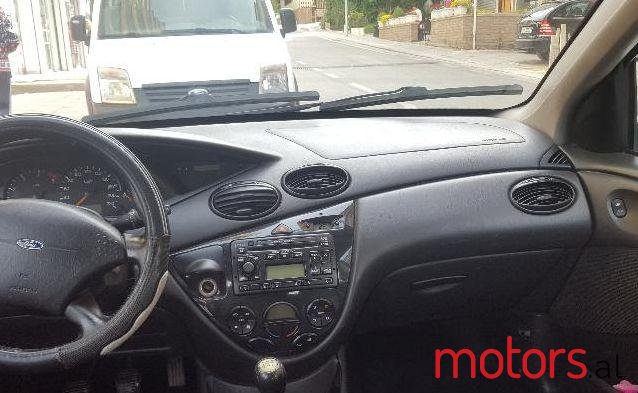 2002' Ford Focus photo #2