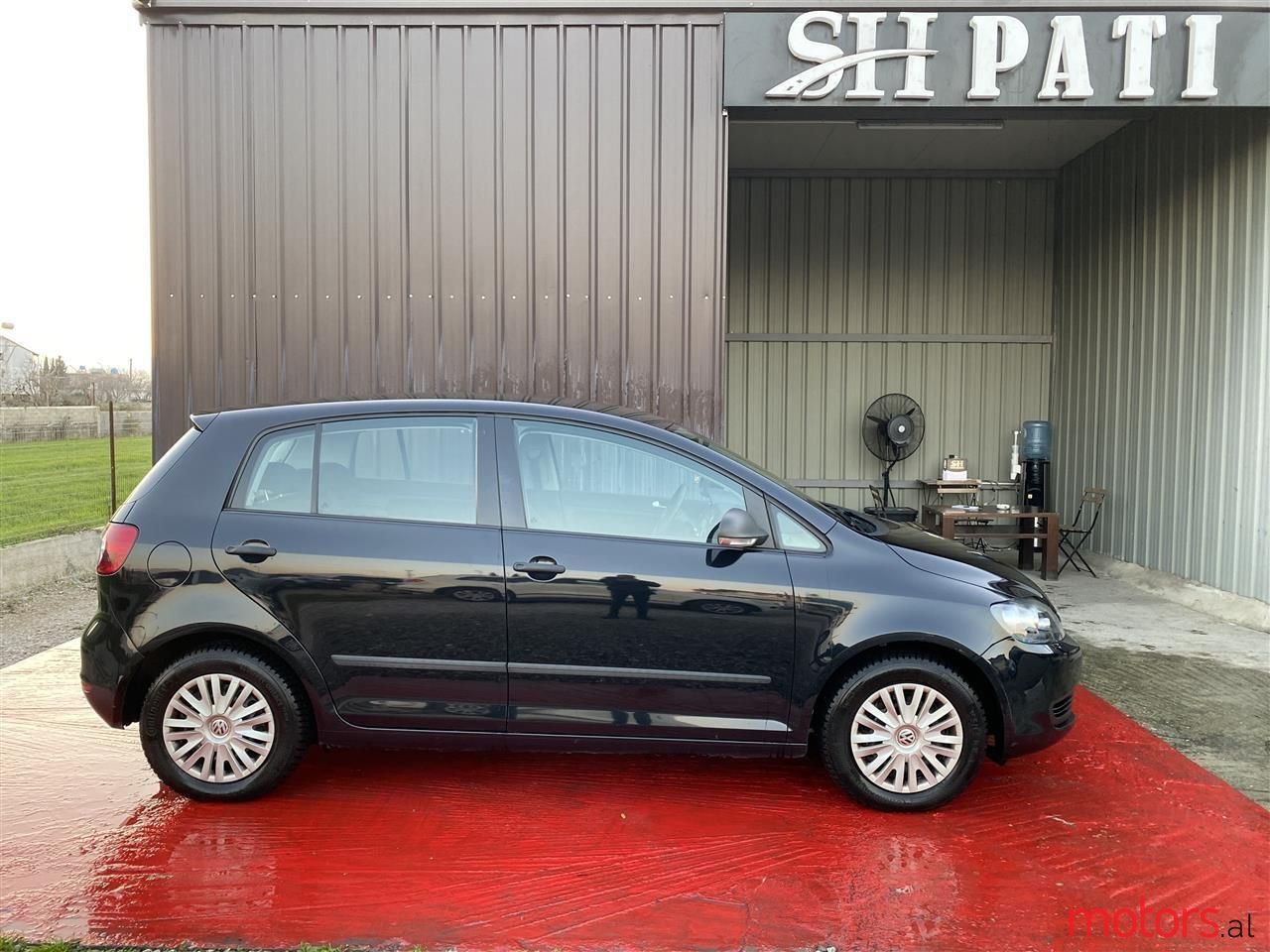 2011' Volkswagen Golf Plus photo #4