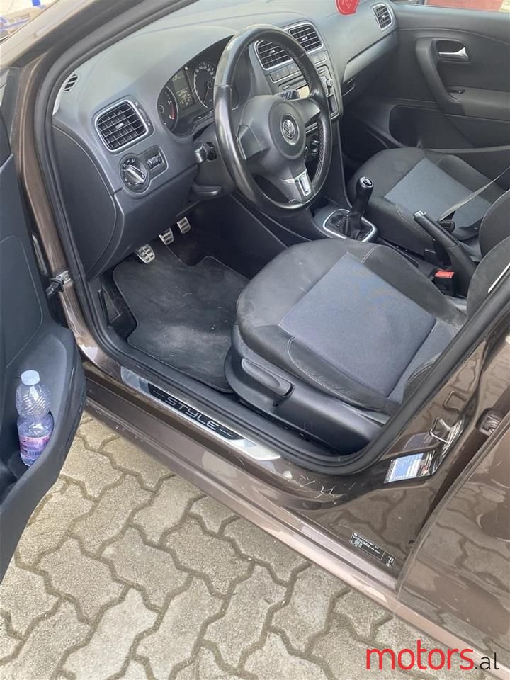 2011' Volkswagen Polo photo #3