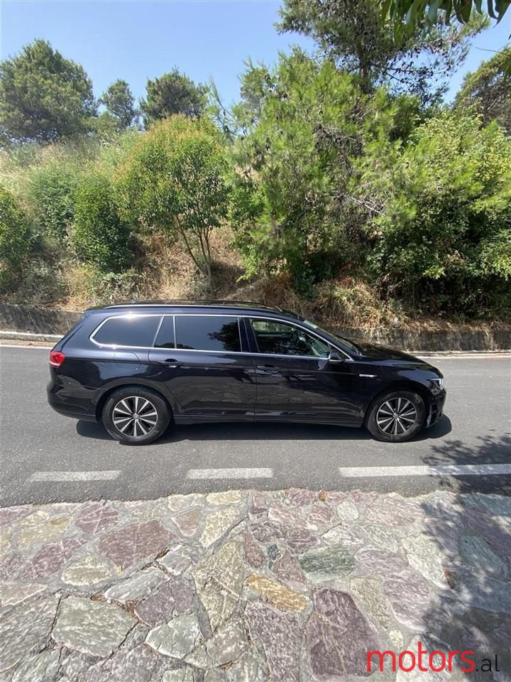 2017' Volkswagen Passat photo #3